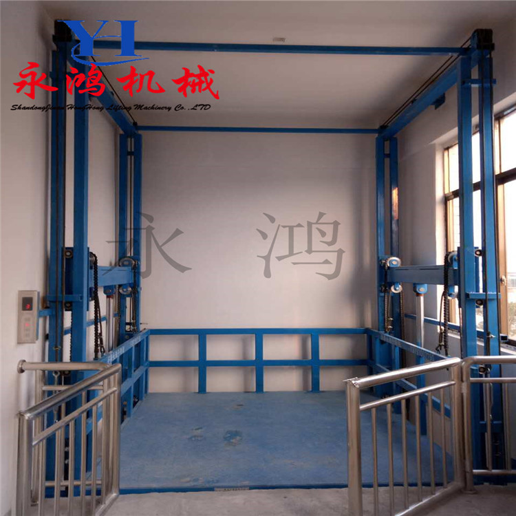 湖北隨州四柱導(dǎo)軌式升降機(jī)   小型升降機(jī)   四柱裝卸平臺(tái)