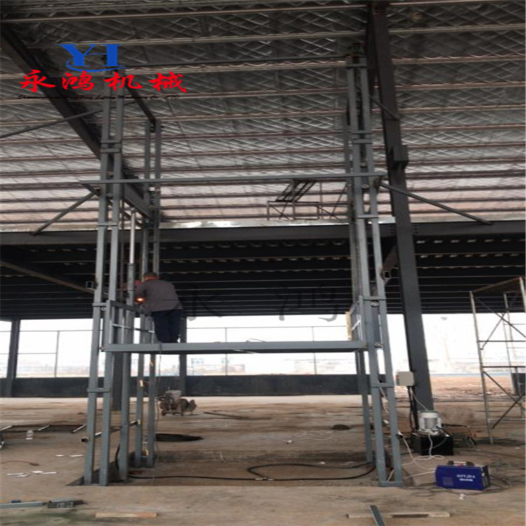湖北隨州四柱導(dǎo)軌式升降機(jī)   小型升降機(jī)   四柱裝卸平臺(tái)